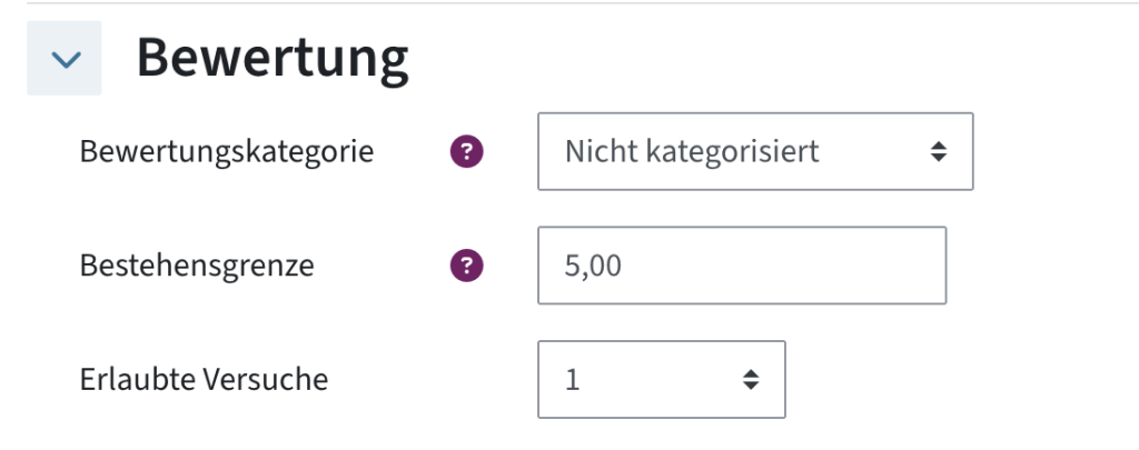 In den Einstellungen vom Test unter Bewertung kann man eine Bestehensgrenze und die erlaubten Versuche festlegen