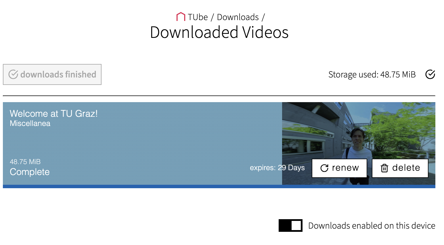Die Seite Downloaded Videos zeigt eine Liste der heruntergeladenen Videos, einen Button zum Pausieren der Download, Information über den Speicherplatz, Ablaufdatum der Videos und Buttons zum Neuladen oder Löschen